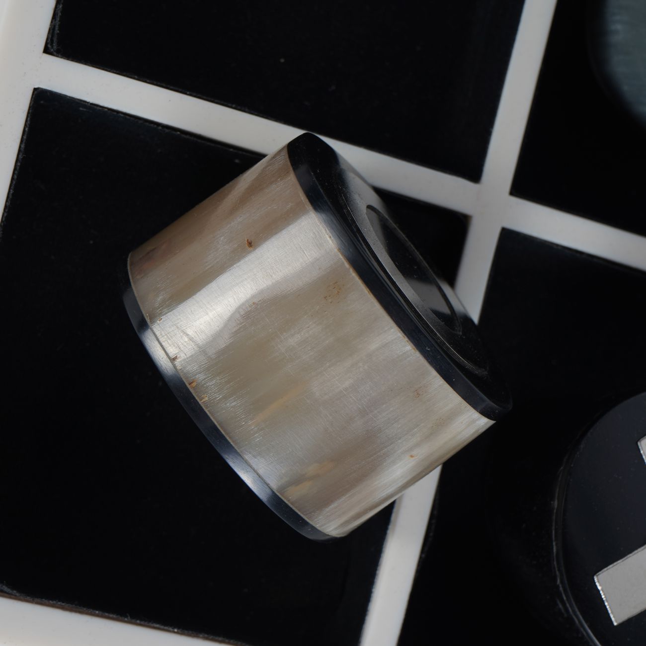 Hanson Horn Inlay Noughts and Crosses Set